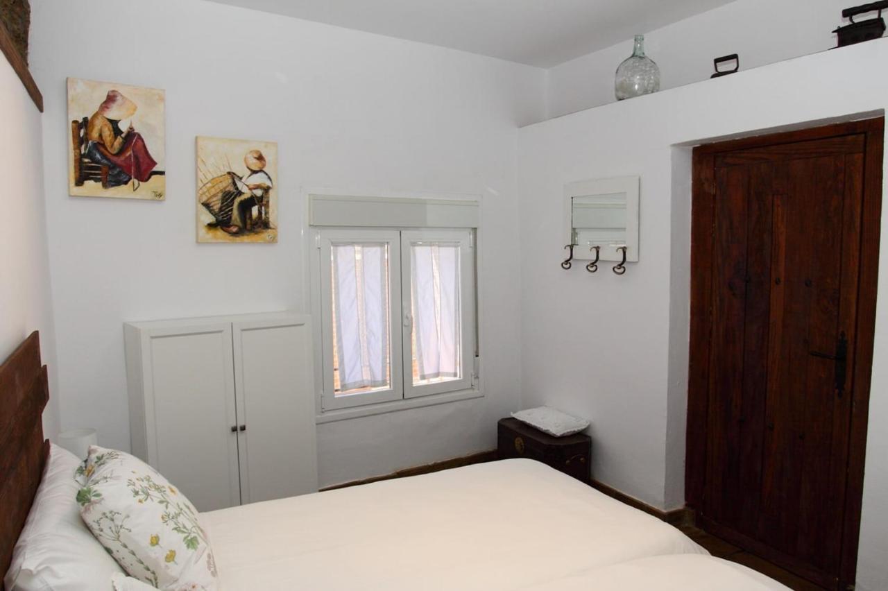 Villa Nido Menas Torrejón el Rubio Exterior foto